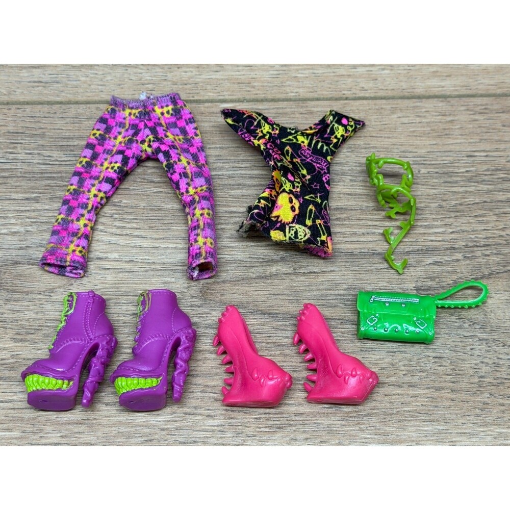 Monster High Venus McFlytrap Clothing & Accessories Lot